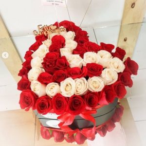 ARREGLO ROSAS CORAZÓN